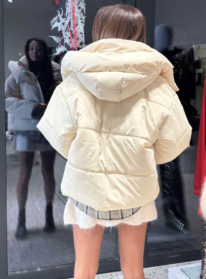 Kurtka Przycięta Puchowa Mleczna